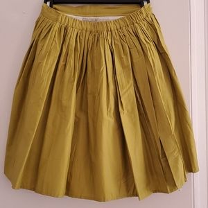 Pleated skirt with thin lining